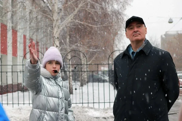 Юные краеведы Дворца творчества представили мэру Иркутска альбом об улицах города